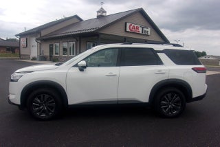 2022 Nissan Pathfinder SV