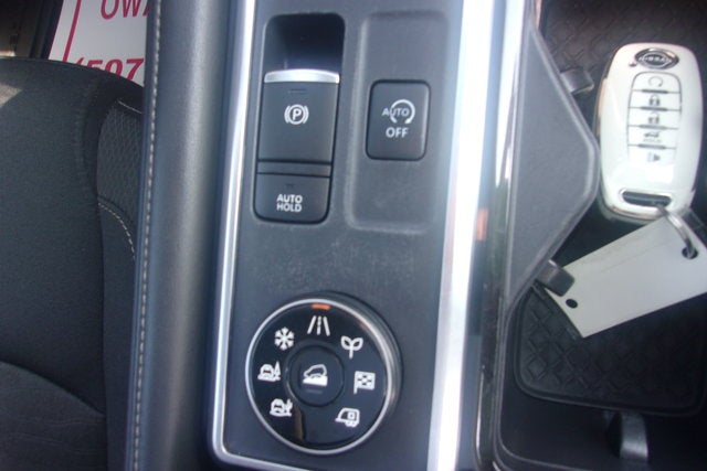 2024 Nissan Pathfinder SV